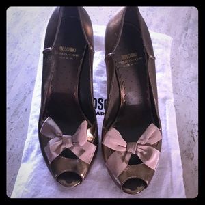 Moschino heels with bow gold with dust bag